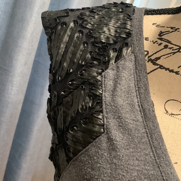 Women’s M Medium Short Sleeve Top Shirt Black Sleeve Detail Robbi & Nikki - Picture 2 of 4